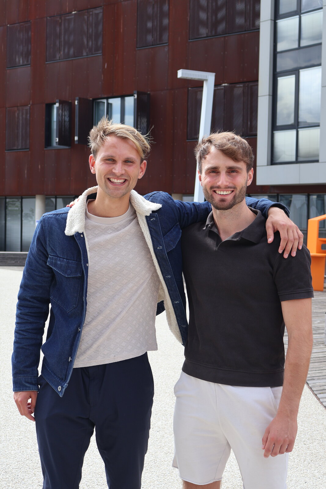 Robin Ijsseldijk and Jason Sibilak behind the scenes